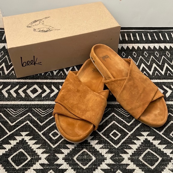 Beek Shoes - BEEK Suede Slides